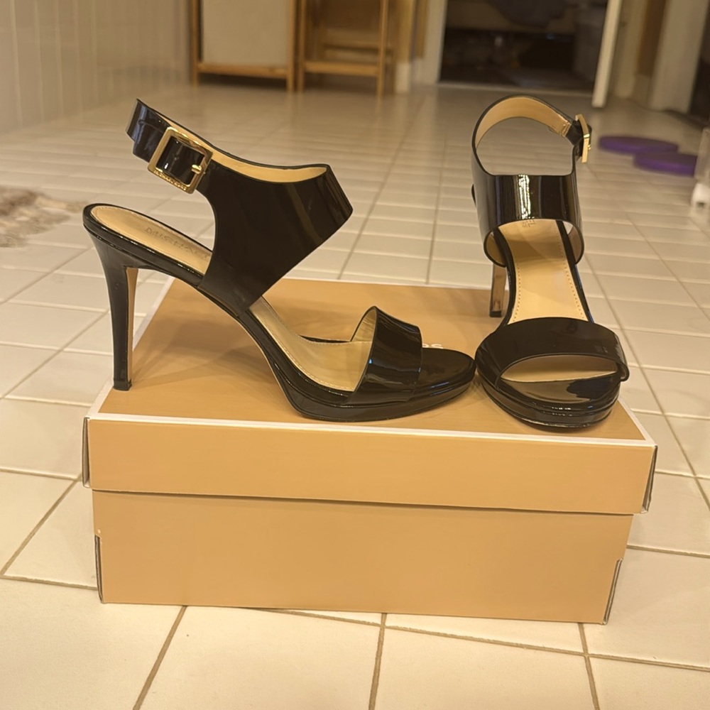 Michael KORS Claudia Black Patten Leather Sandals